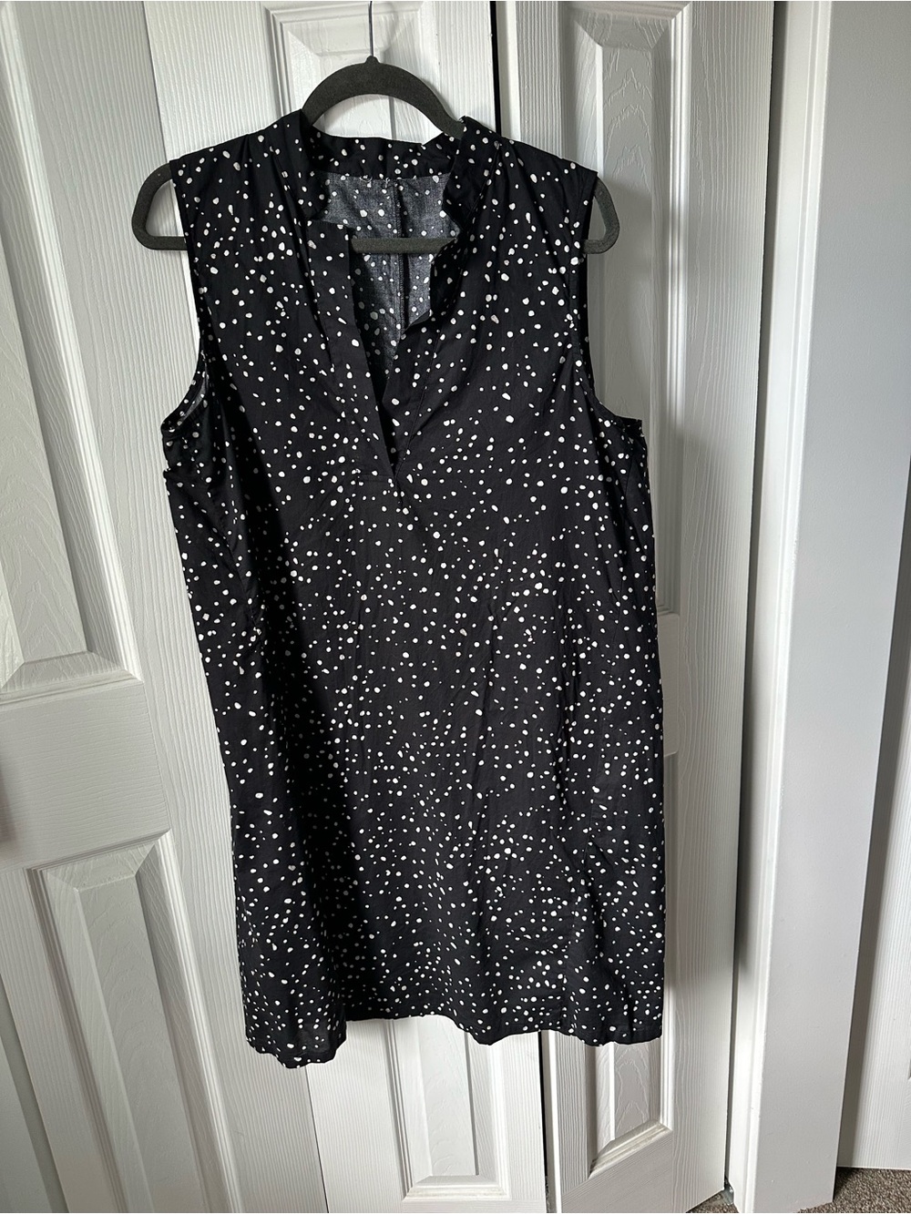 Eileen Fisher Black Sleeveless Dot-Print Shift Dress